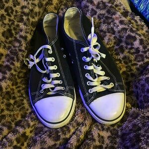 size 44 it says all sport  great shoes a little dirty but can be cleaned !!